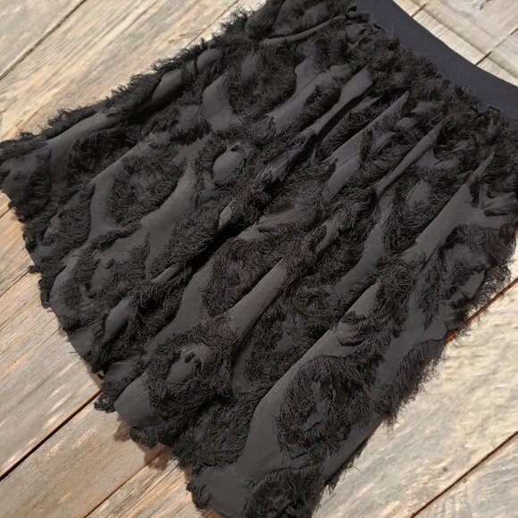 H&M Women's 4 Black Mini Flippy Swing Skirt Pull On Fringe Fuzzy Feather - Picture 2 of 4
